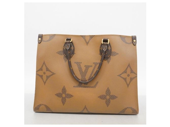Borsa Tote Louis Vuitton Monogram Giant Reverse OnTheGo MM Marrone - vista 13