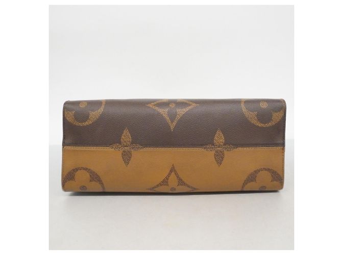 Borsa Tote Louis Vuitton Monogram Giant Reverse OnTheGo MM Marrone - vista 3