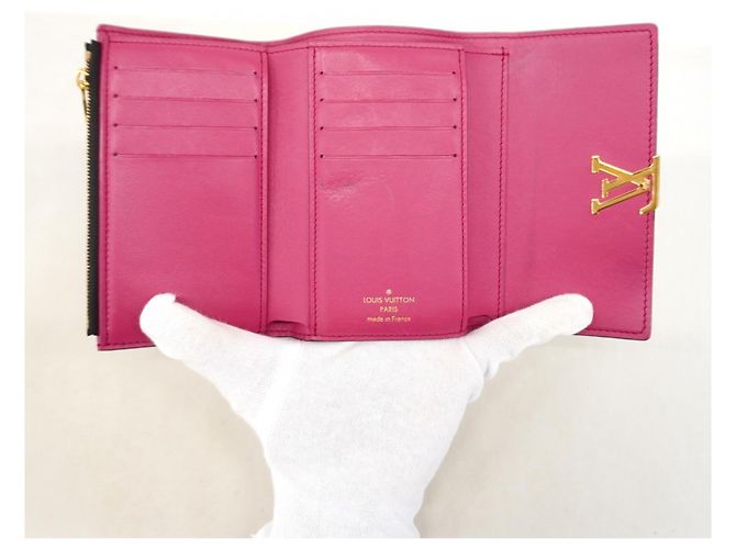 Capucines Louis Vuitton Tri-Fold Wallet in Noir Schwarz - Ansicht 3