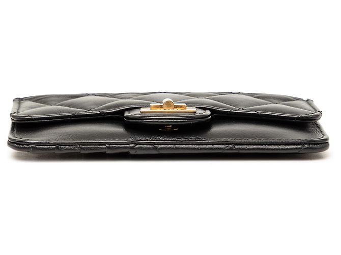 Tarjetero Chanel Black Quilted Aged Calfskin Reissue 2.55 Flap - vista 3