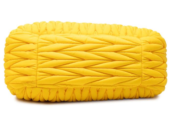 Miu Miu Borsa Hobo Wander in Tessuto Matelassé Giallo - vista 3