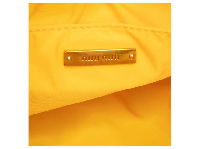 Miu Miu Borsa Hobo Wander in Tessuto Matelassé Giallo - vista 5