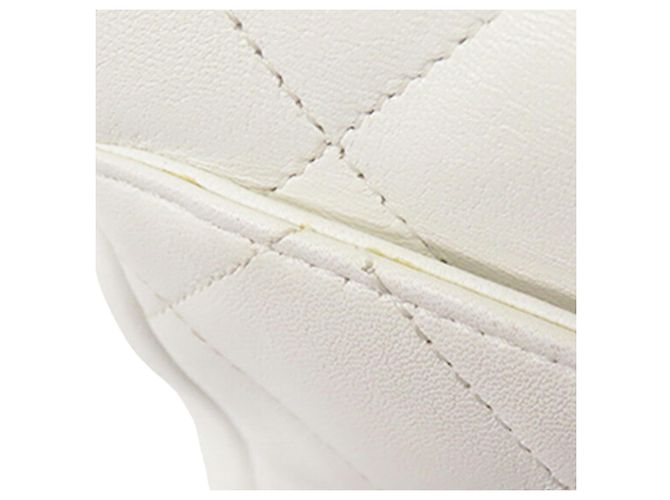 Chanel White Medium Lambskin In The Loop Flap Bianco - vista 11