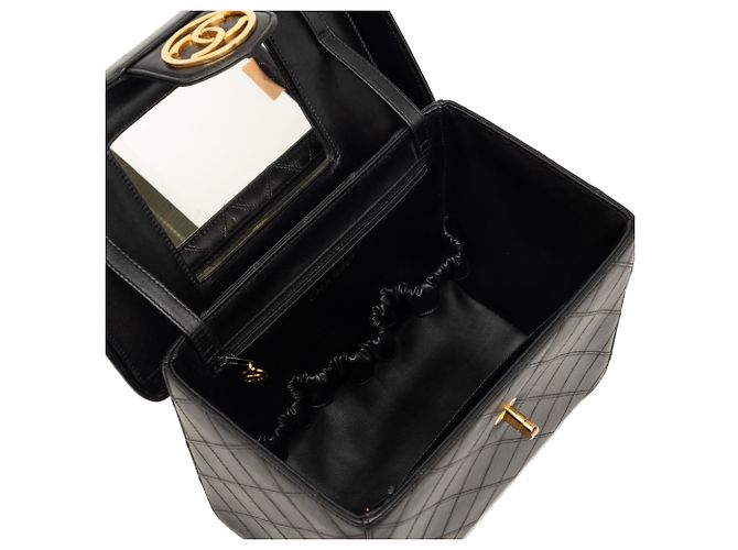 Vanity Beauty Case Chanel Black CC Stitched Calfskin Turnlock Nero - vista 4