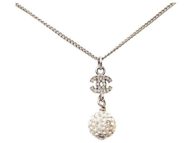 Collana Chanel con pendente a sfera in ottone e strass CC argento - vista 2