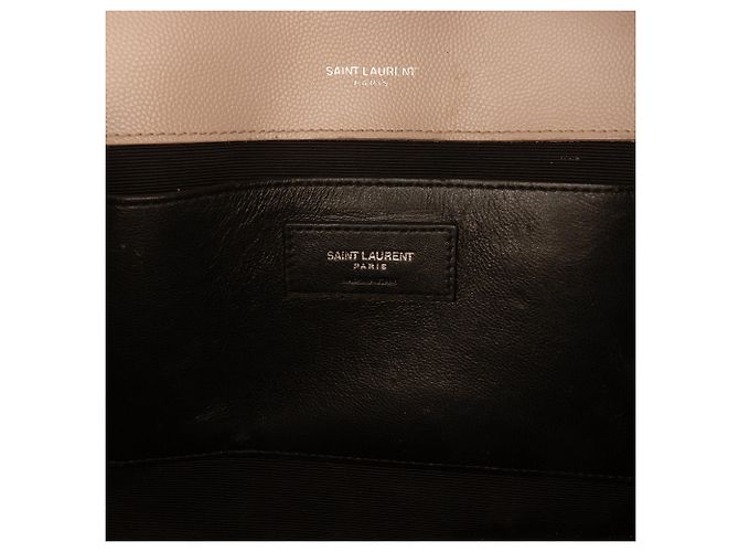 Borsa a bustina Saint Laurent marrone con monogramma triquilt medium in pelle grain - vista 5