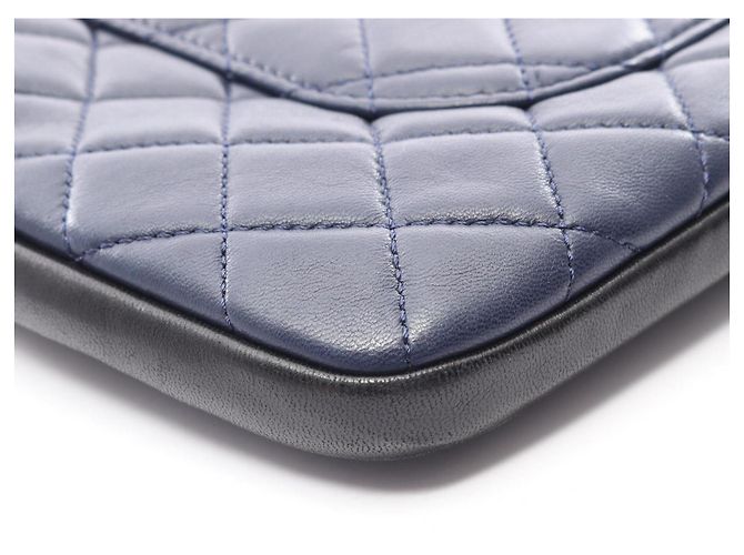Borsa a tracolla Chanel Girl Nero Blu navy - vista 8