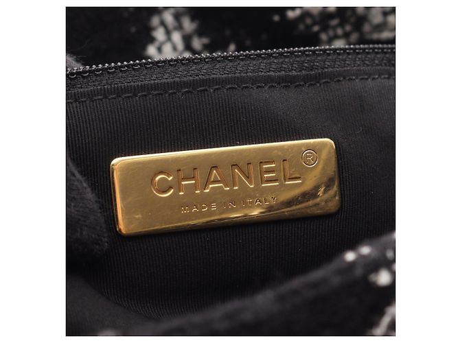 Borsa a mano/Borsa a tracolla Chanel 19 Dixneuf Matelassé Nero Bianco - vista 4