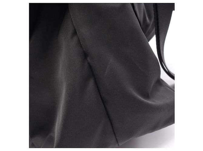 Bolso Reversible 2-Way Prada Negro - vista 11