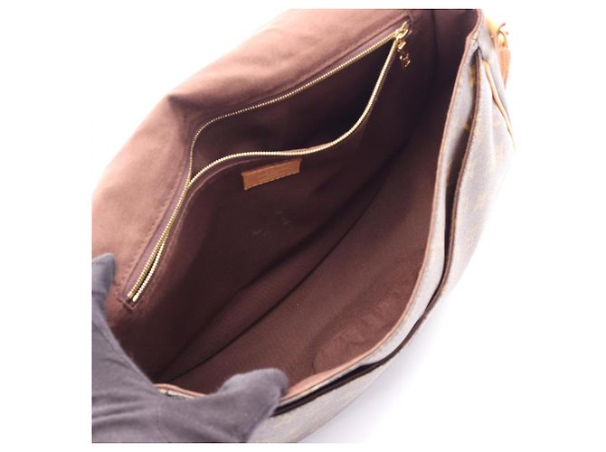 Borsa a Spalla Louis Vuitton Menilmontant MM Marrone - vista 3