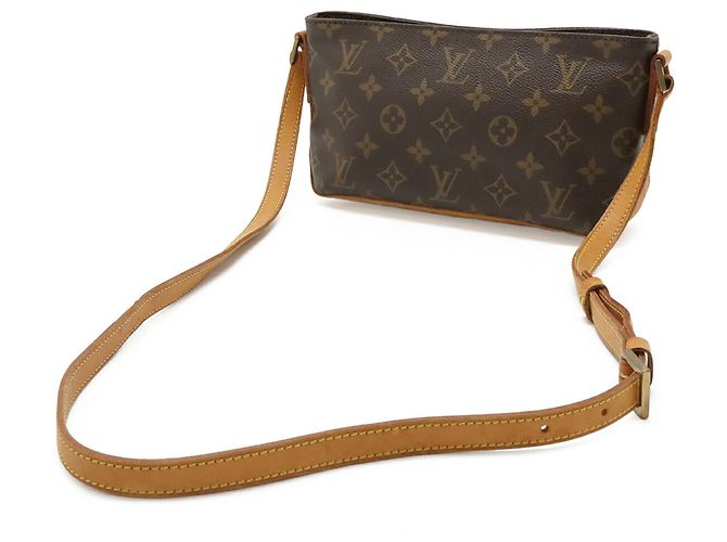 Bolso de hombro Louis Vuitton Monogram Trotteur Pochette Castaño Monograma - vista 3