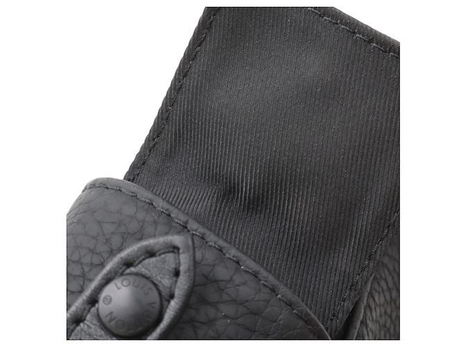 Borsa a tracolla Louis Vuitton Taurillon Christopher XS Nero - vista 10