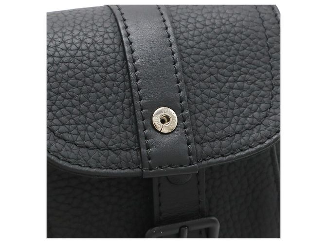 Borsa a tracolla Louis Vuitton Taurillon Christopher XS Nero - vista 9
