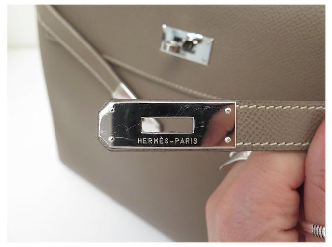 Hermès HERMES KELLY 35 SELLIER EPSOM LEDER TAUPE HANDTASCHE MIT SCHULTERRIEMEN - Ansicht 11