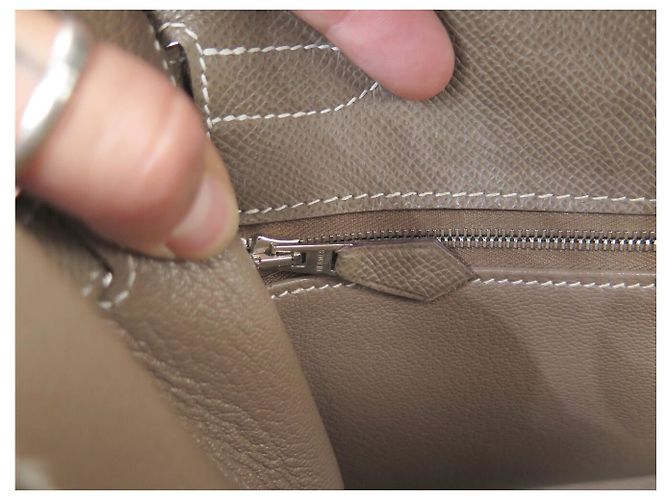 Hermès HERMES KELLY 35 SELLIER EPSOM LEDER TAUPE HANDTASCHE MIT SCHULTERRIEMEN - Ansicht 15