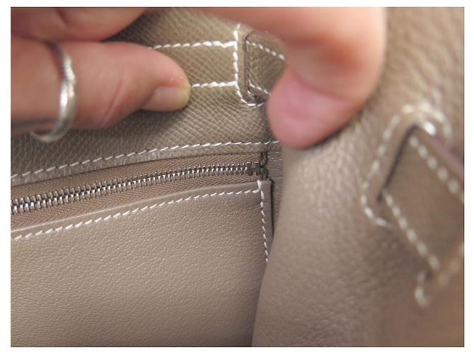 Hermès HERMES KELLY 35 SELLIER EPSOM LEDER TAUPE HANDTASCHE MIT SCHULTERRIEMEN - Ansicht 16