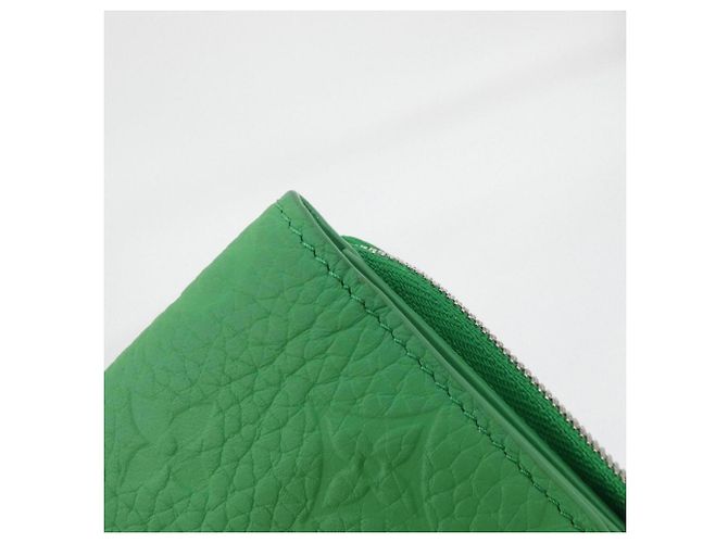 Cartera Louis Vuitton Taurillon Monogram Verde - vista 3