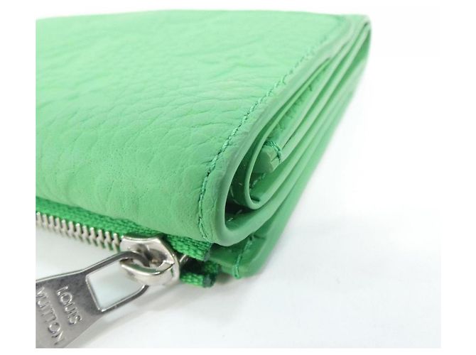 Cartera Louis Vuitton Taurillon Monogram Verde - vista 4