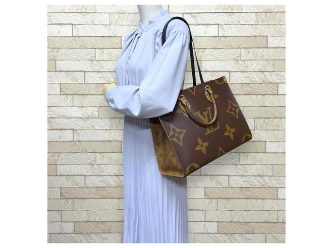 Borsa Tote Louis Vuitton OnTheGo MM Monogram Giant Marrone - vista 2