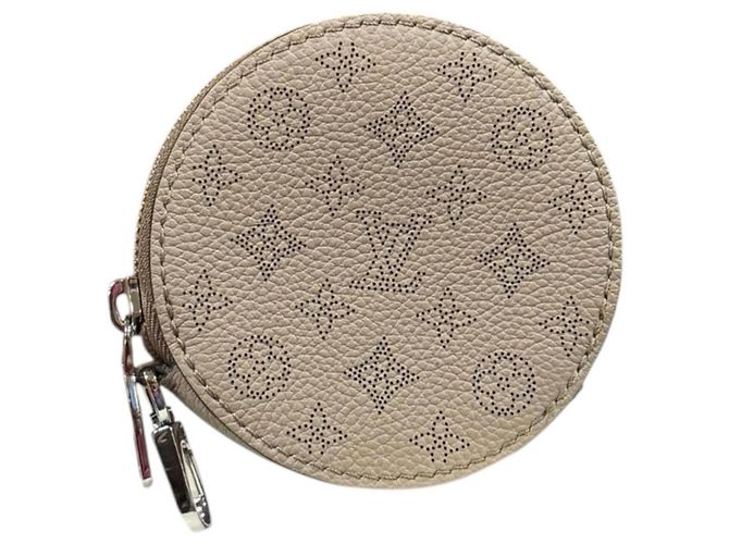 Borsa a Spalla Louis Vuitton Bella Monogram Mahina Beige - vista 12