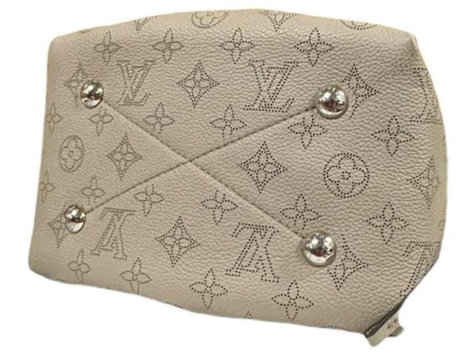 Borsa a Spalla Louis Vuitton Bella Monogram Mahina Beige - vista 6