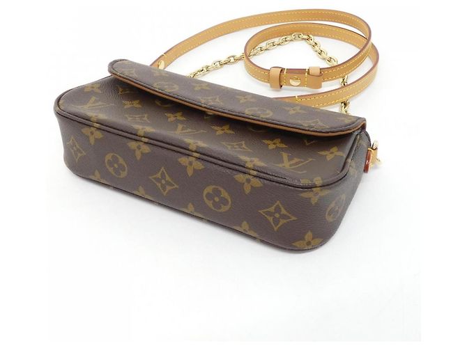 Portafoglio con catena Louis Vuitton Monogram Wallet on Chain Ivy M81911 Borsa a tracolla Marrone Monogramma - vista 3