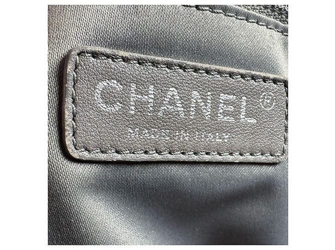 Chanel Red Grained Calfskin Handbag - view 12