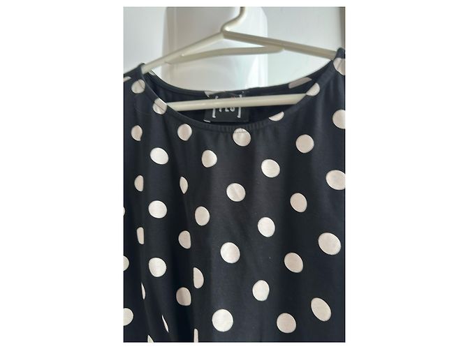 Munthe Plus Simonsen PLU Top sem mangas de bolinhas preto e branco PLÜ - vista 4