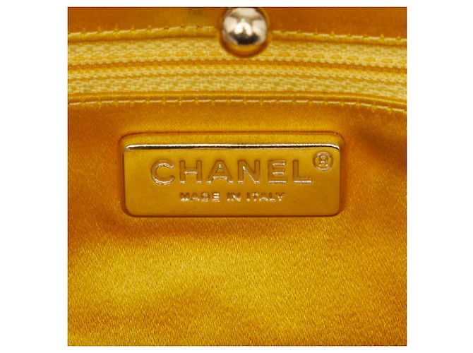 Borsa a tracolla Chanel Coco Mark in pelle gialla Giallo - vista 7