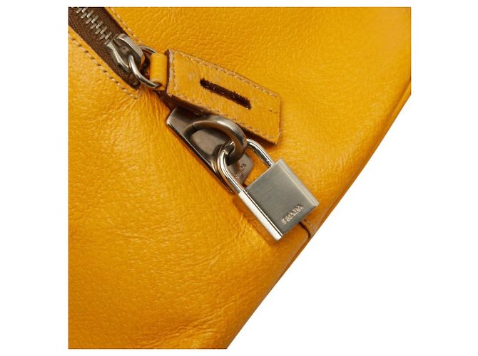 Borsa Boston in pelle gialla Prada Giallo - vista 8