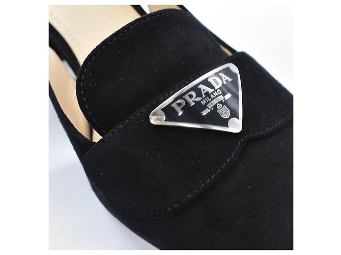 Prada Schwarze Wildleder Slingback-Pumps mit Logo - Ansicht 5