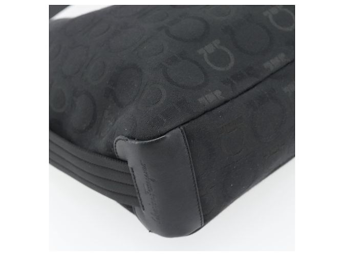 Borsa a tracolla Salvatore Ferragamo Gancini in tela nero argento Auth ka4493A - vista 11