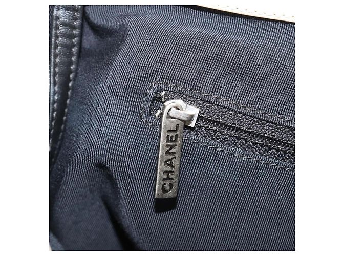 Borsa Tote CHANEL Boy Chanel in pelle di vitello nera e argento CC Auth bs35348 Nero - vista 19