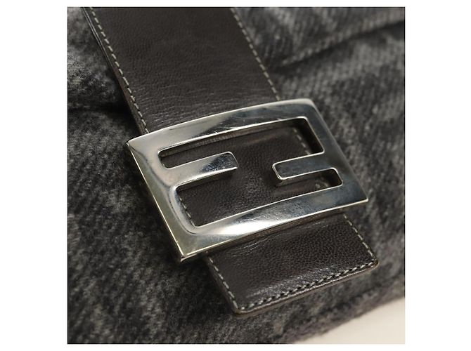 FENDI Zucca Canvas Mamma Baguette Shoulder Bag Wool Gray Silver Auth yk20376SAV Marrone Argento - vista 15