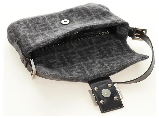 FENDI Zucca Canvas Mamma Baguette Shoulder Bag Wool Gray Silver Auth yk20376SAV Marrone Argento - vista 16