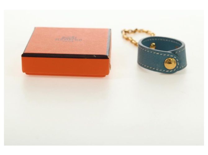 Hermès Handschuhhalter Charm aus Leder Hellblau Gold Auth 181292V Golden - Ansicht 13