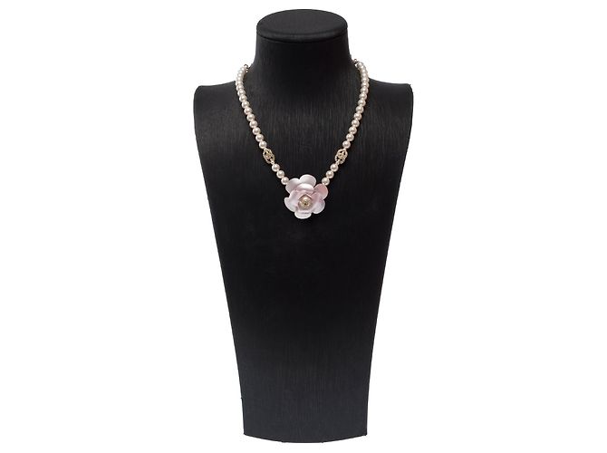 Gioielli CHANEL Camelia in Perla Bianca - 103517 Bianco - vista 2