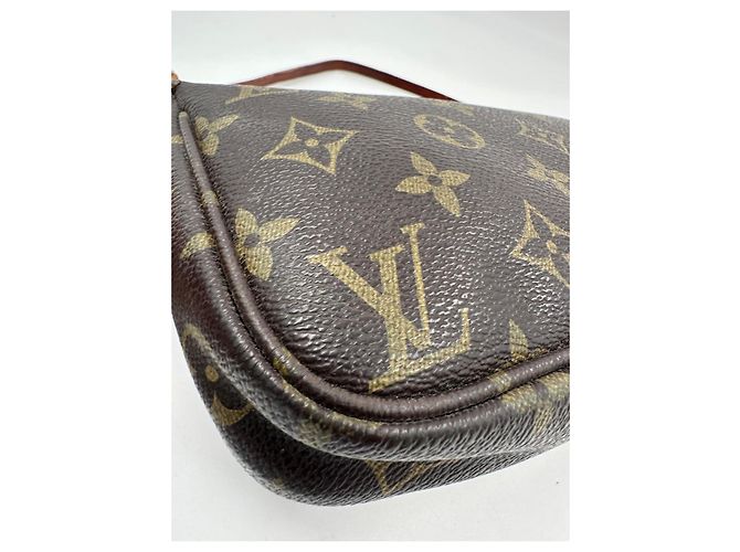 Louis Vuitton Pochette Accessori Monogram Canvas Marrone - vista 18