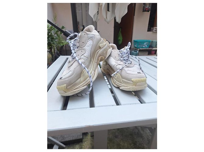Balenciaga Triple S Sneakers Beige - vista 2