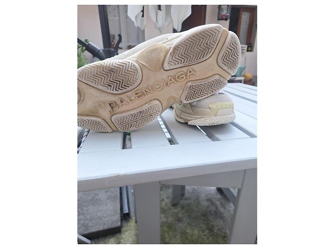 Balenciaga Triple S Sneakers Beige - vista 3