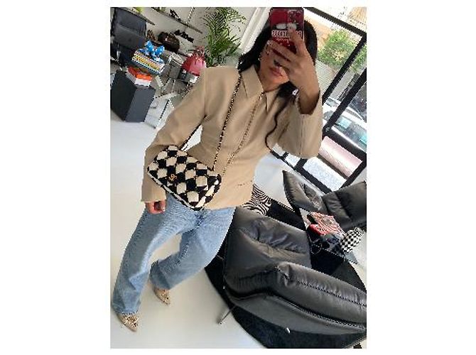 Borsa a tracolla Chanel a quadretti con decorazioni floreali Nero Bianco D'oro - vista 7