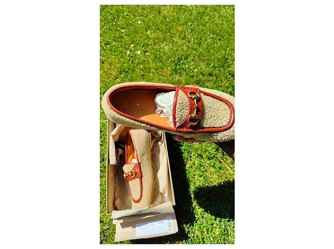 Mocassini Gucci Horsebit in lana shearling Marrone Beige - vista 2