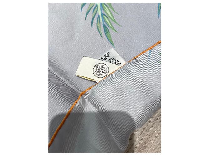 Carré in seta Hermès Aloha Rosa Bianco Blu Verde Arancione Grigio Giallo - vista 7