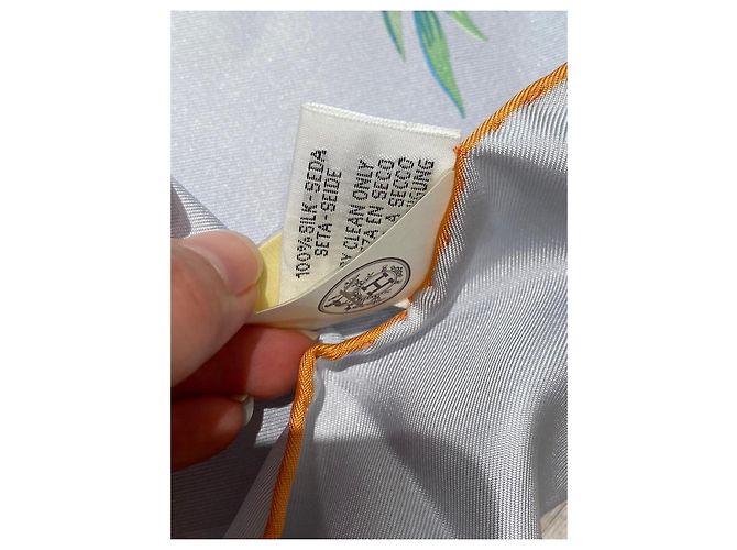 Carré in seta Hermès Aloha Rosa Bianco Blu Verde Arancione Grigio Giallo - vista 8