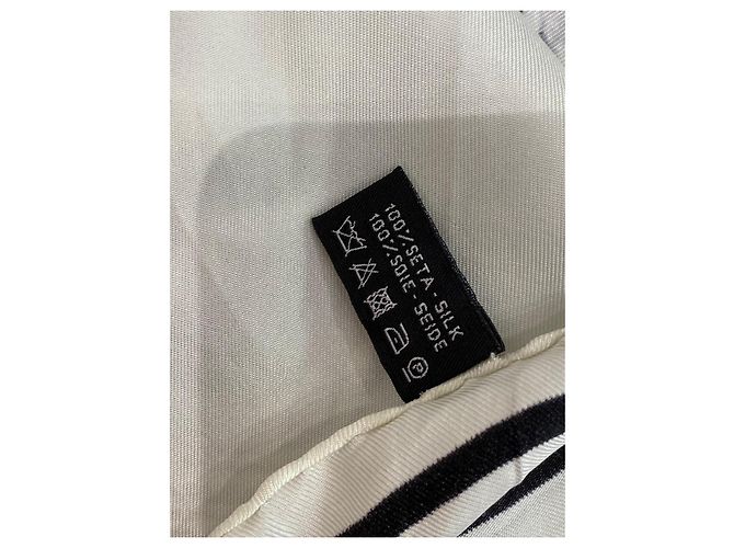 Pañuelo de seda Chanel X-Ray Carré Negro Blanco - vista 5