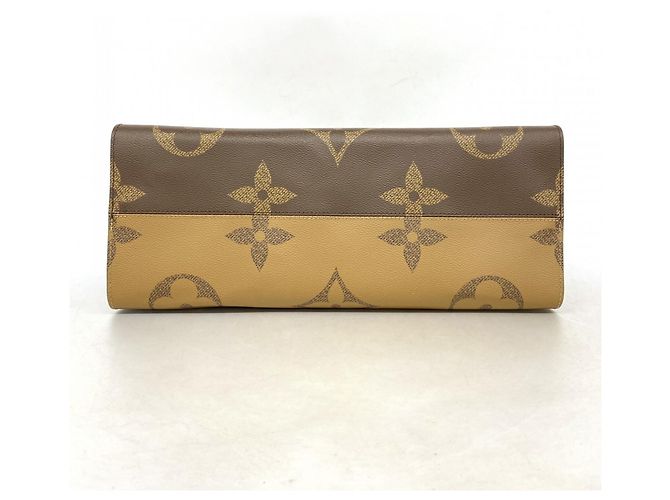 Borsa Tote Louis Vuitton Monogram Giant Reverse OnTheGo GM Marrone - vista 3
