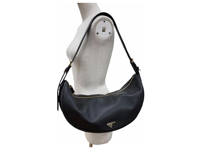 Borsa a tracolla in pelle Prada 1BC255 Demi-Lune con logo Triangle Nero - vista 4