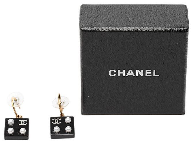 Orecchini Chanel Black CC placcati oro in resina e perle sintetiche Dice Drop Push Back Nero - vista 4