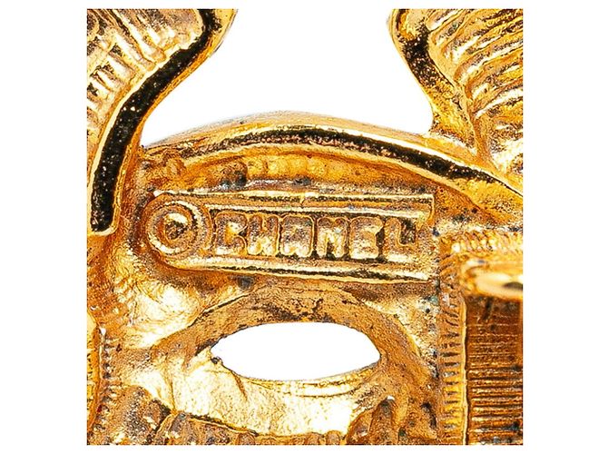 Pendientes Chanel Matelassé Coco Mark Clip en Oro Dorado - vista 6