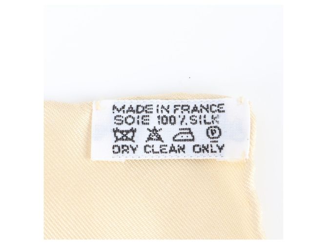 Silk In Hermès Hermes Carre 90 Les Perroquets Parrot Sciarpa di Seta Beige - vista 11
